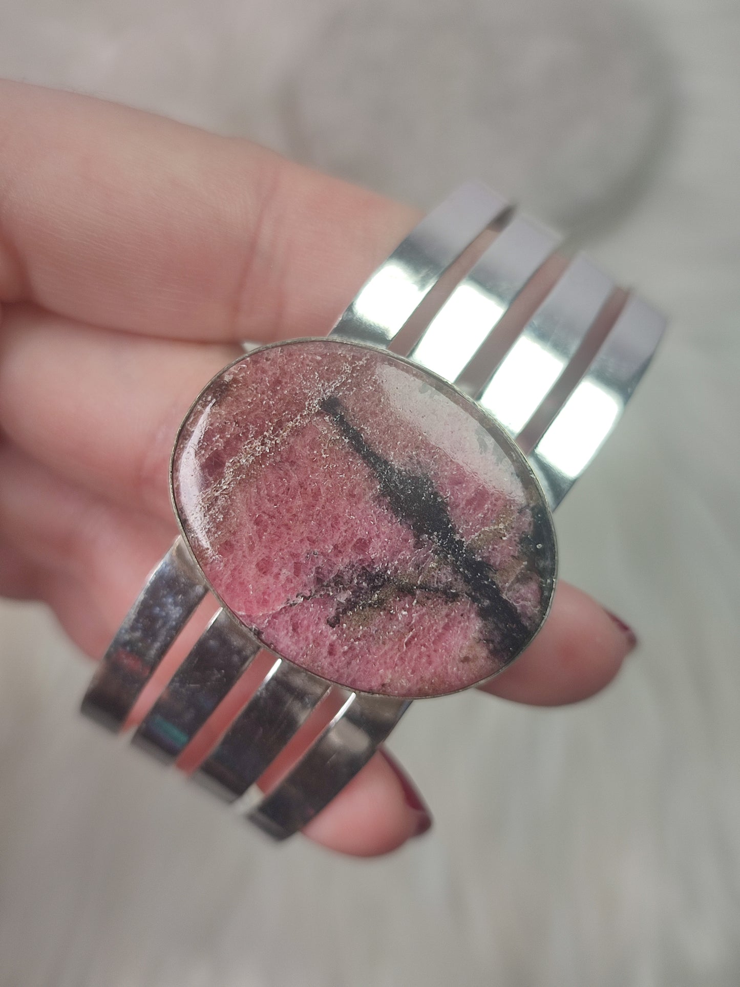 Brazalete baño de plata con rodonita