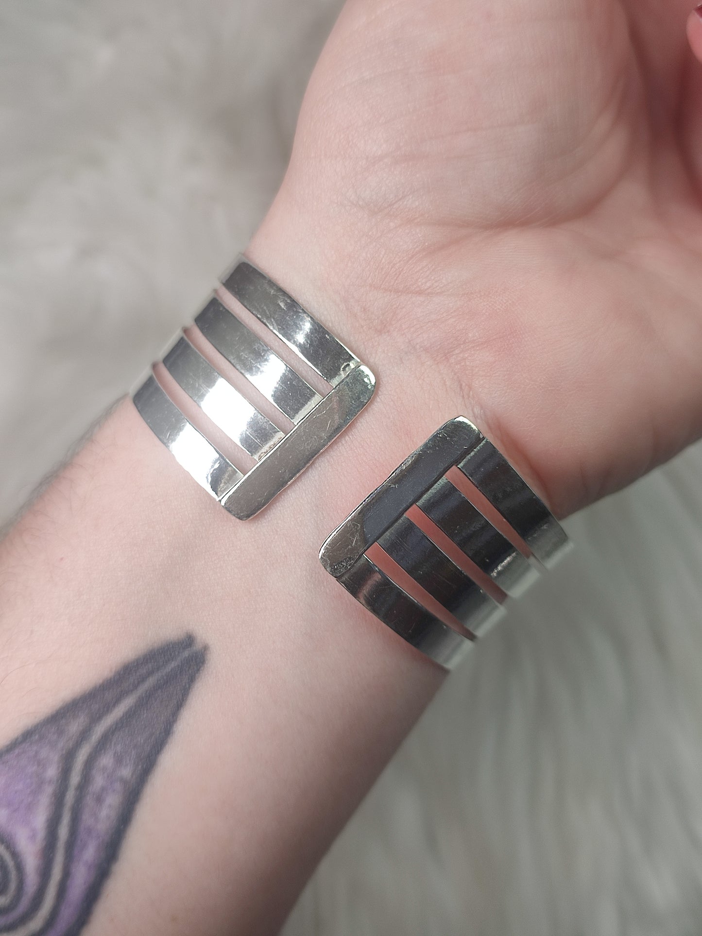 Brazalete baño de plata con rodonita