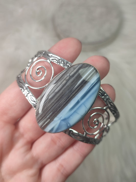 Brazalete baño de plata con ópalo owyhee azul
