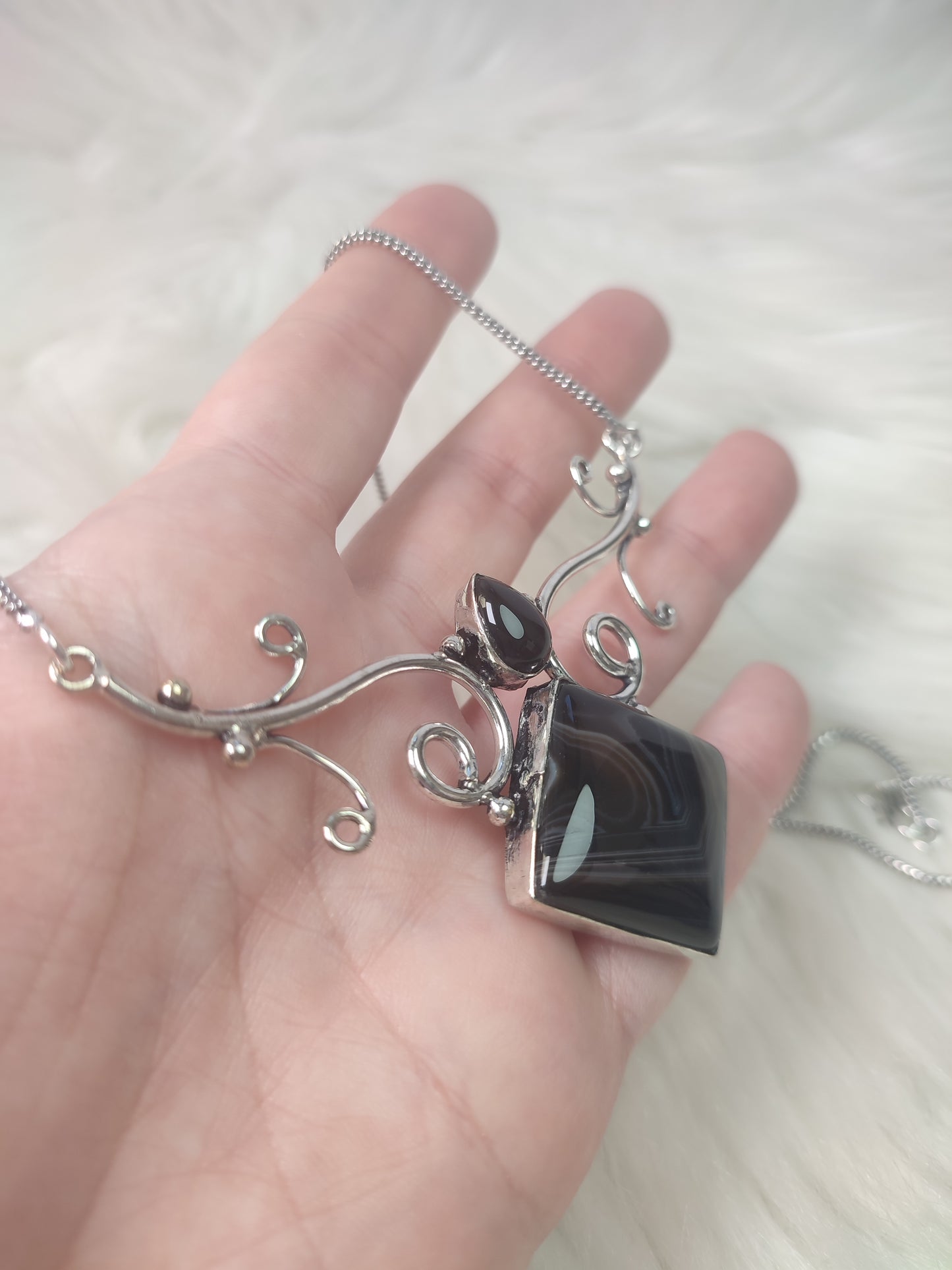 Collar baño de plata con ágata bandeada y onix