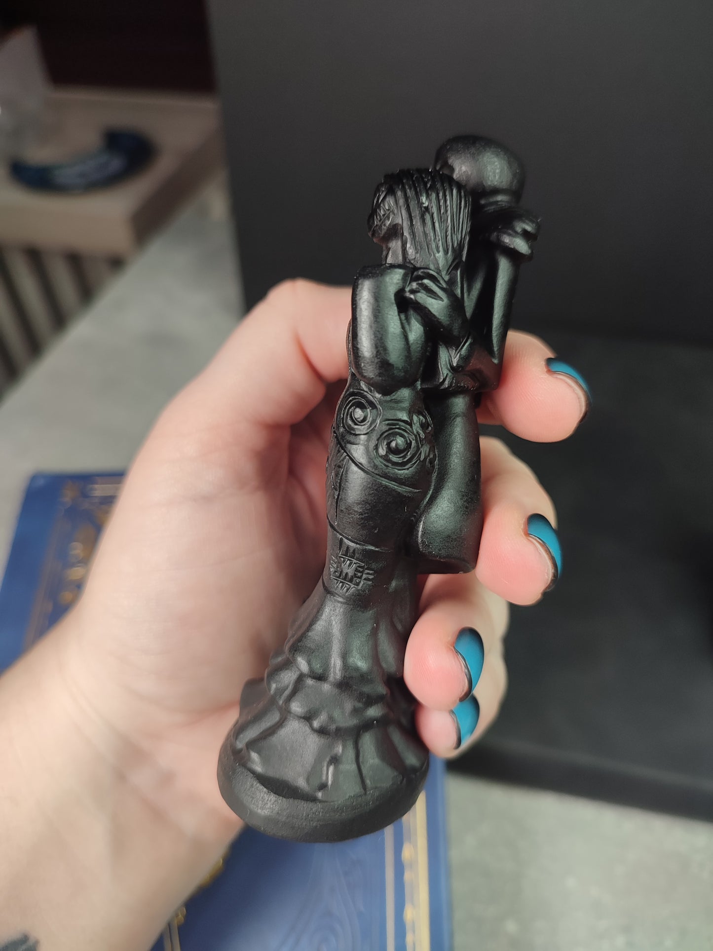 Pesadilla antes de Navidad figura tallada en obsidiana negra acabado mate