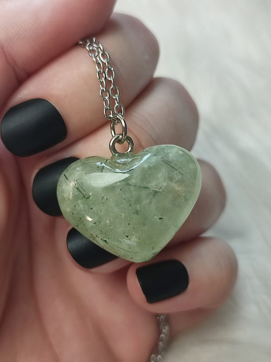 Collar en acero con corazón prehnita - N°80