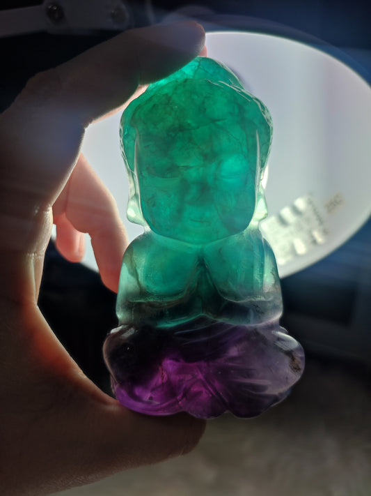 Buda fluorita multicolor 485 gramos