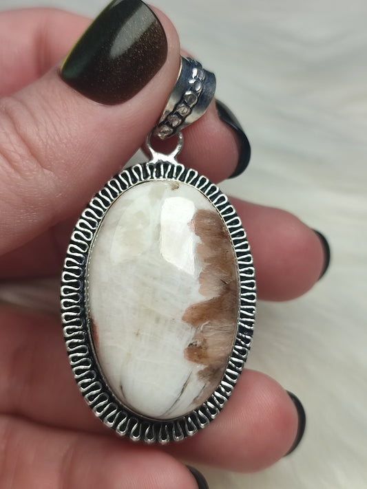 Colgante baño de plata con escolecita