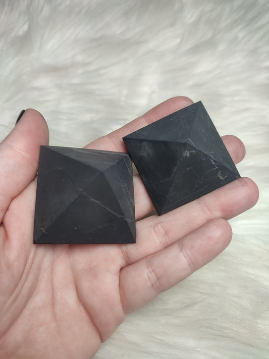 Piramide Shungit 41 mm
