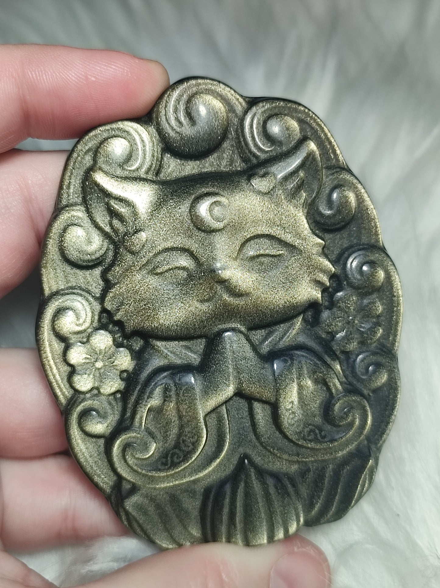 Kitsune tallada en obsidiana dorada - VIDEO