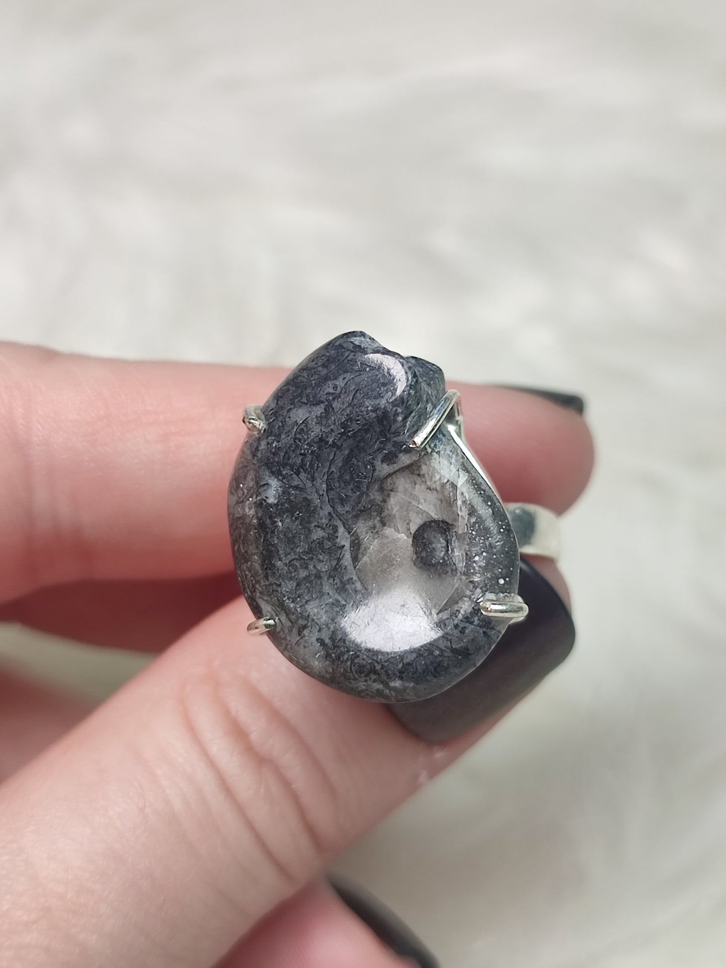 Anillo baño de plata con amonite fosil N°1