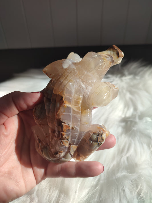 Cocodrilo tallado en ágata flor de cerezo 343