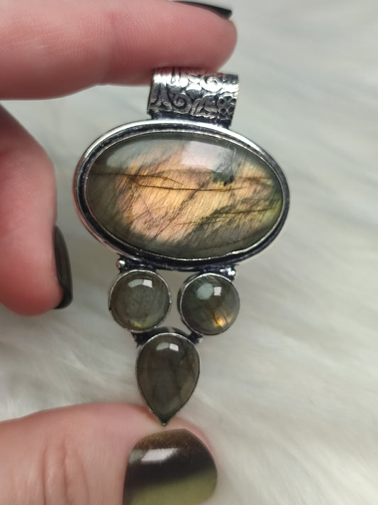 Colgante baño de plata con Labradorita