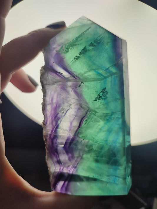 Punta fluorita semi pulida alta calidad 371 gramos