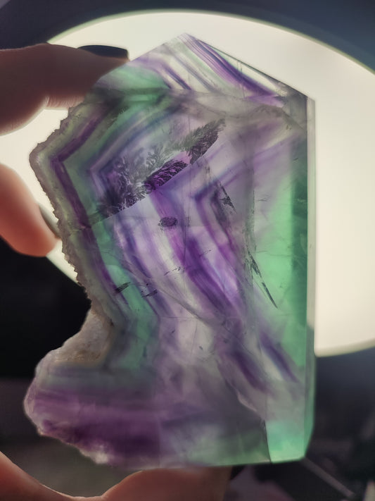 Punta fluorita semi pulida alta calidad 380 gramos