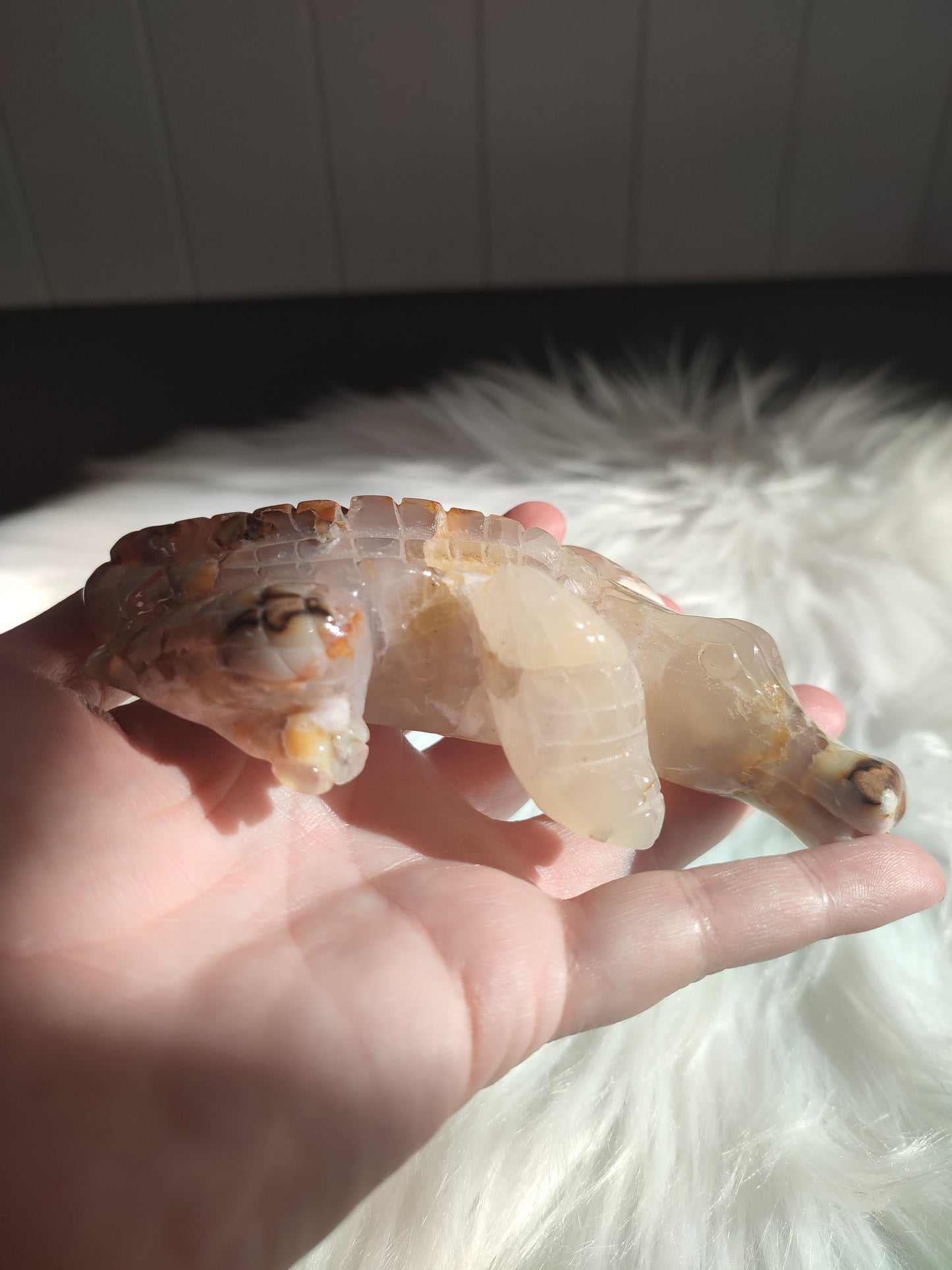 Cocodrilo tallado en ágata flor de cerezo 343