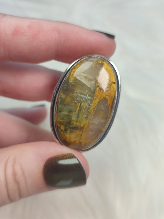 Anillo baño de plata y pietersita dorada