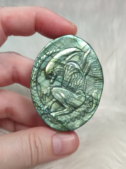 Medallón Alien Xenoformo - labradorita