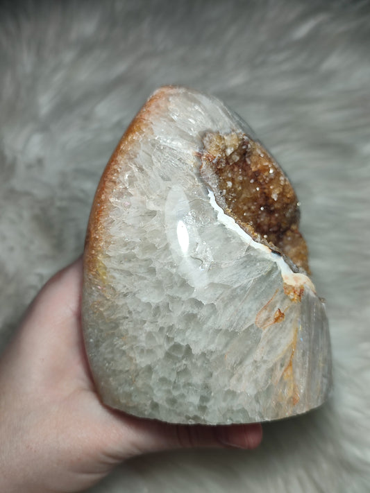 Ágata Cristalizada extra con inclusiones limonita 1346 gramos