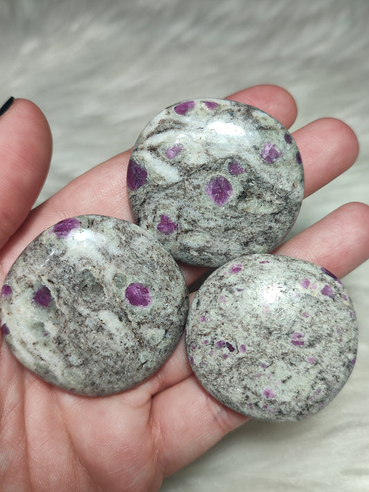 Rodado plano rubí en albita