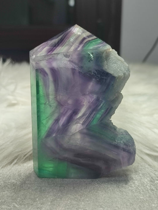 Punta fluorita semi pulida alta calidad 380 gramos