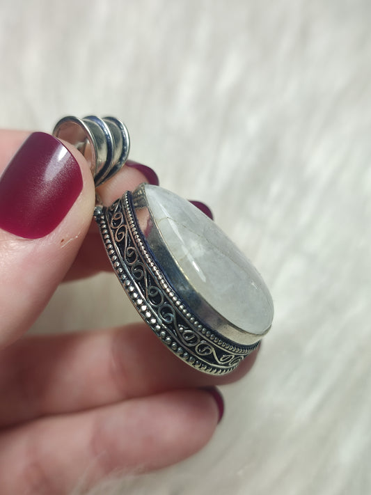 Colgante baño de plata con piedra luna 2