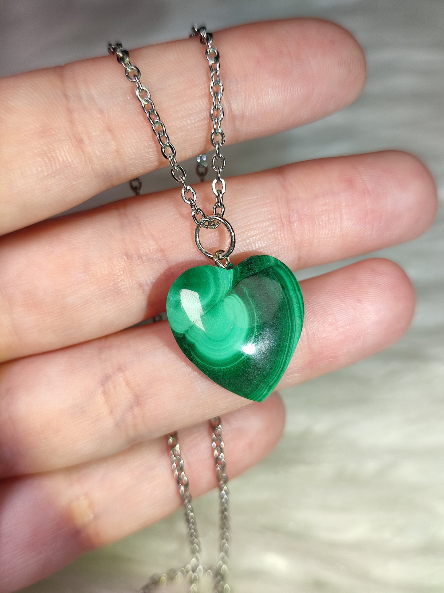 Colgante corazon en acero con malaquita n°82