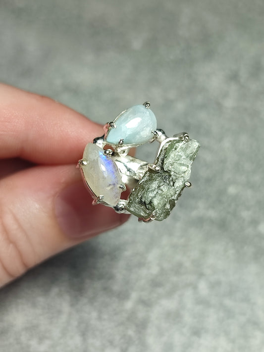 Anillo baño de plata con cianita piedra luna y larimar