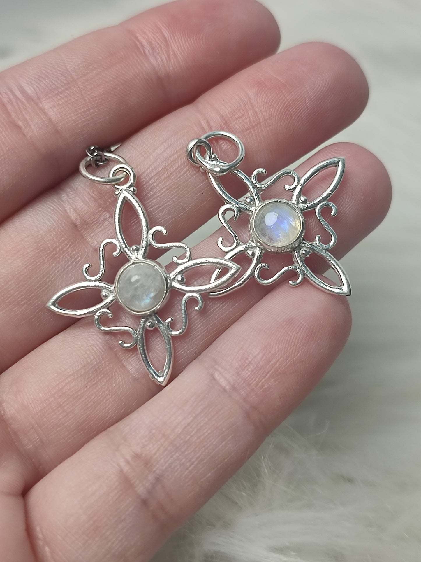 Colgante plata 925 Nudo de bruja con piedra luna