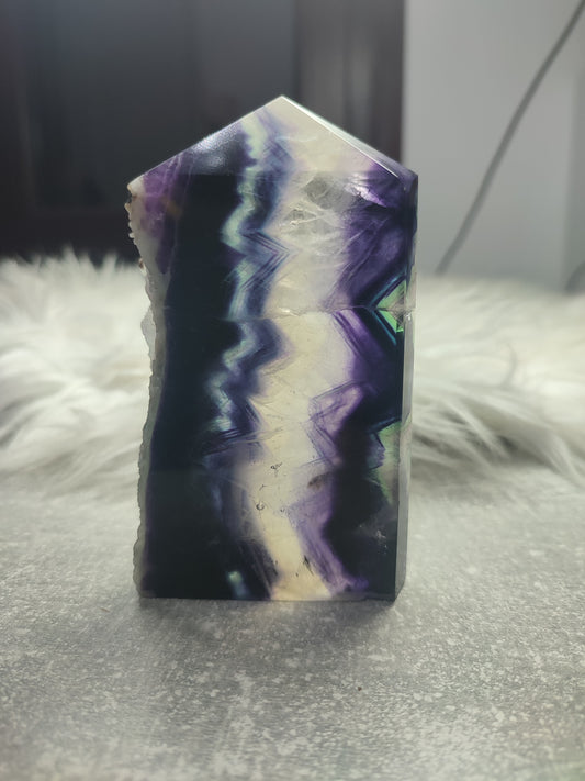 Punta fluorita semi pulida alta calidad 304 gramos