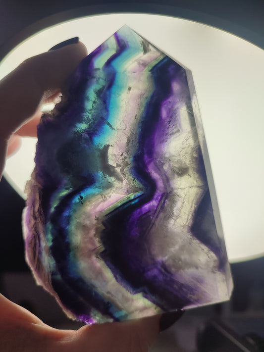 Punta fluorita semi pulida alta calidad 341 gramos