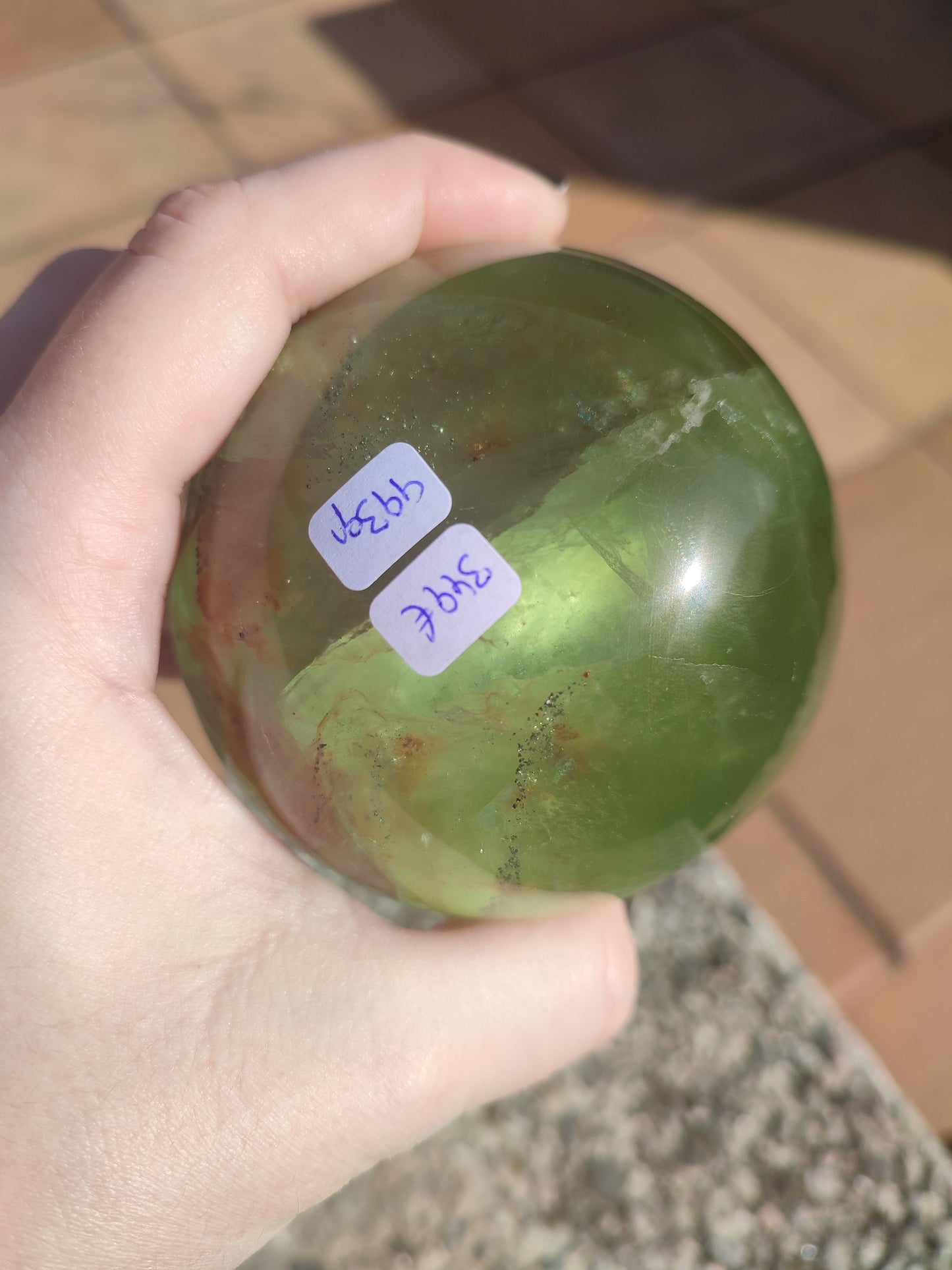 Espectacular Esfera fluorita verde con Calcopirita 993 gramos - VIDEO