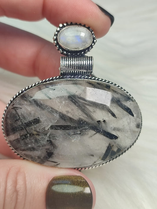 Colgante baño de plata con cuarzo con turmalina y piedra luna