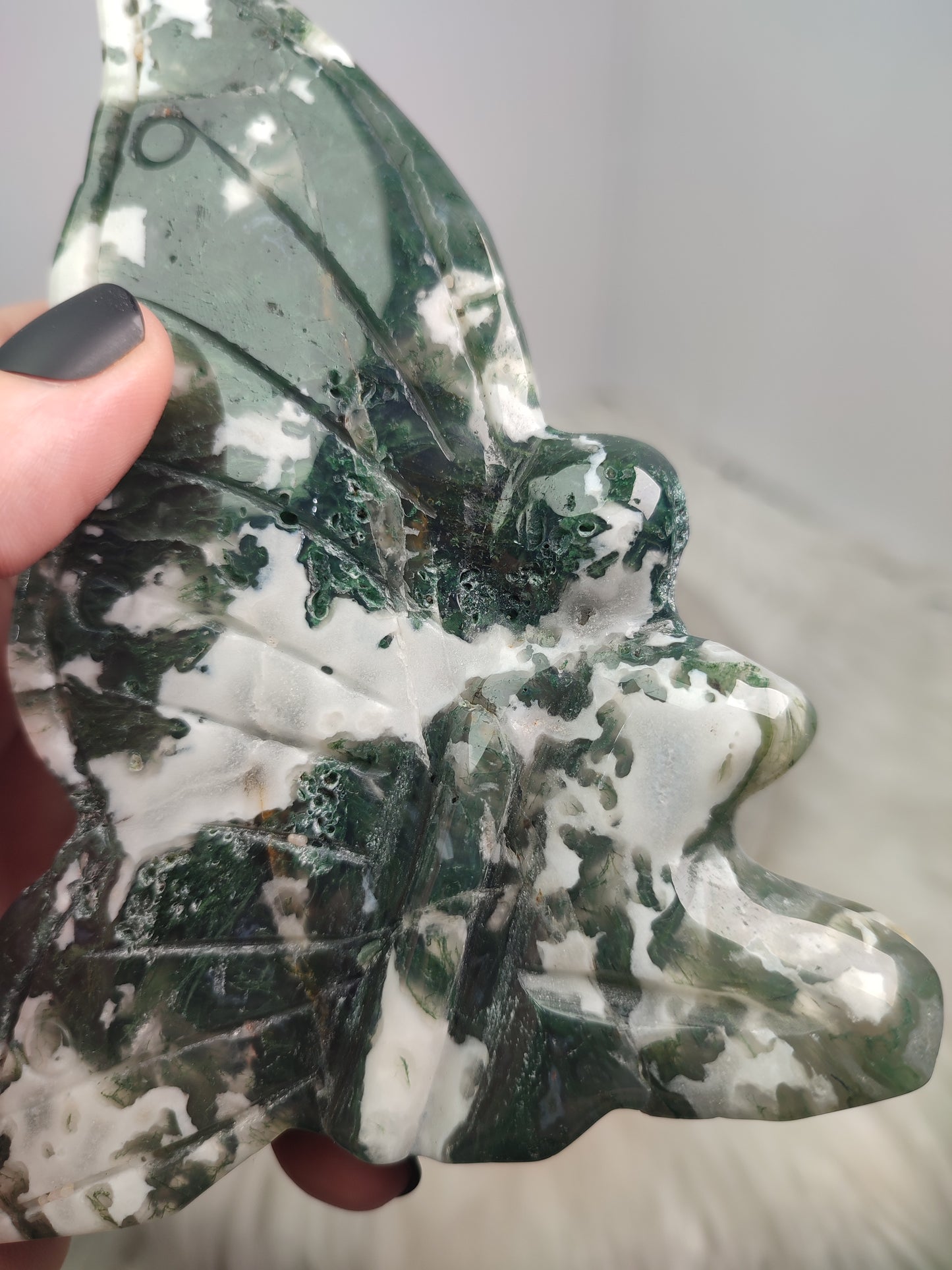 Hada tallada en agata musgo 372 gramos