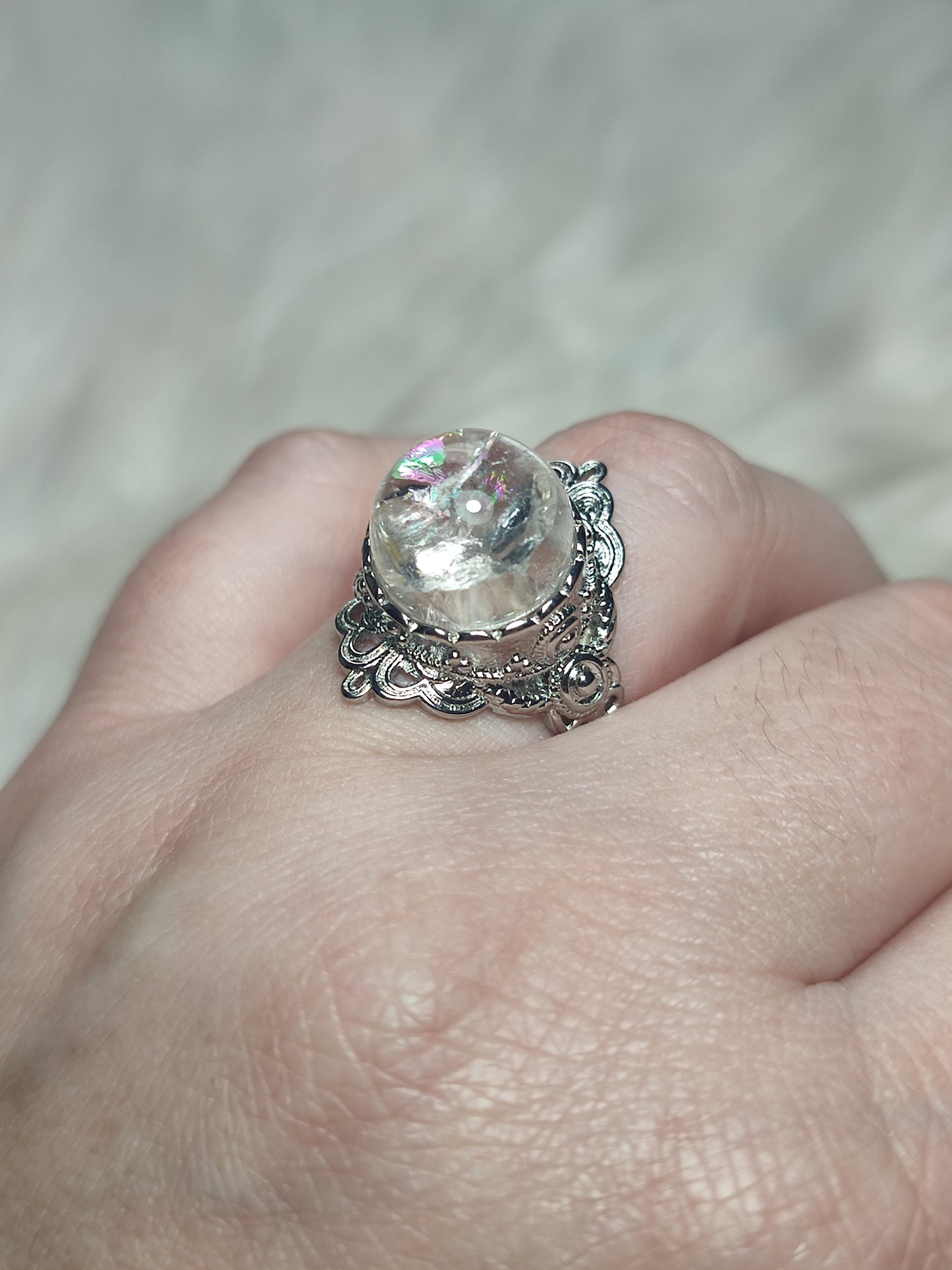Anillo bisutería con cuarzo arcoiris- Ajustable 17 a 19 mm