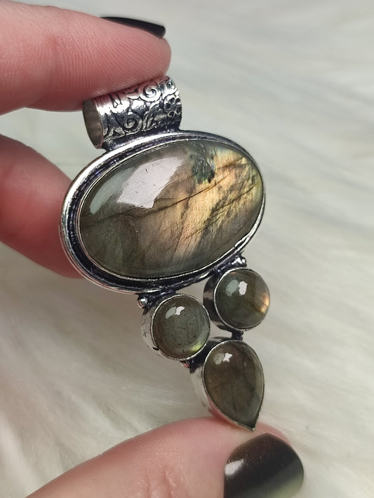 Colgante baño de plata con Labradorita