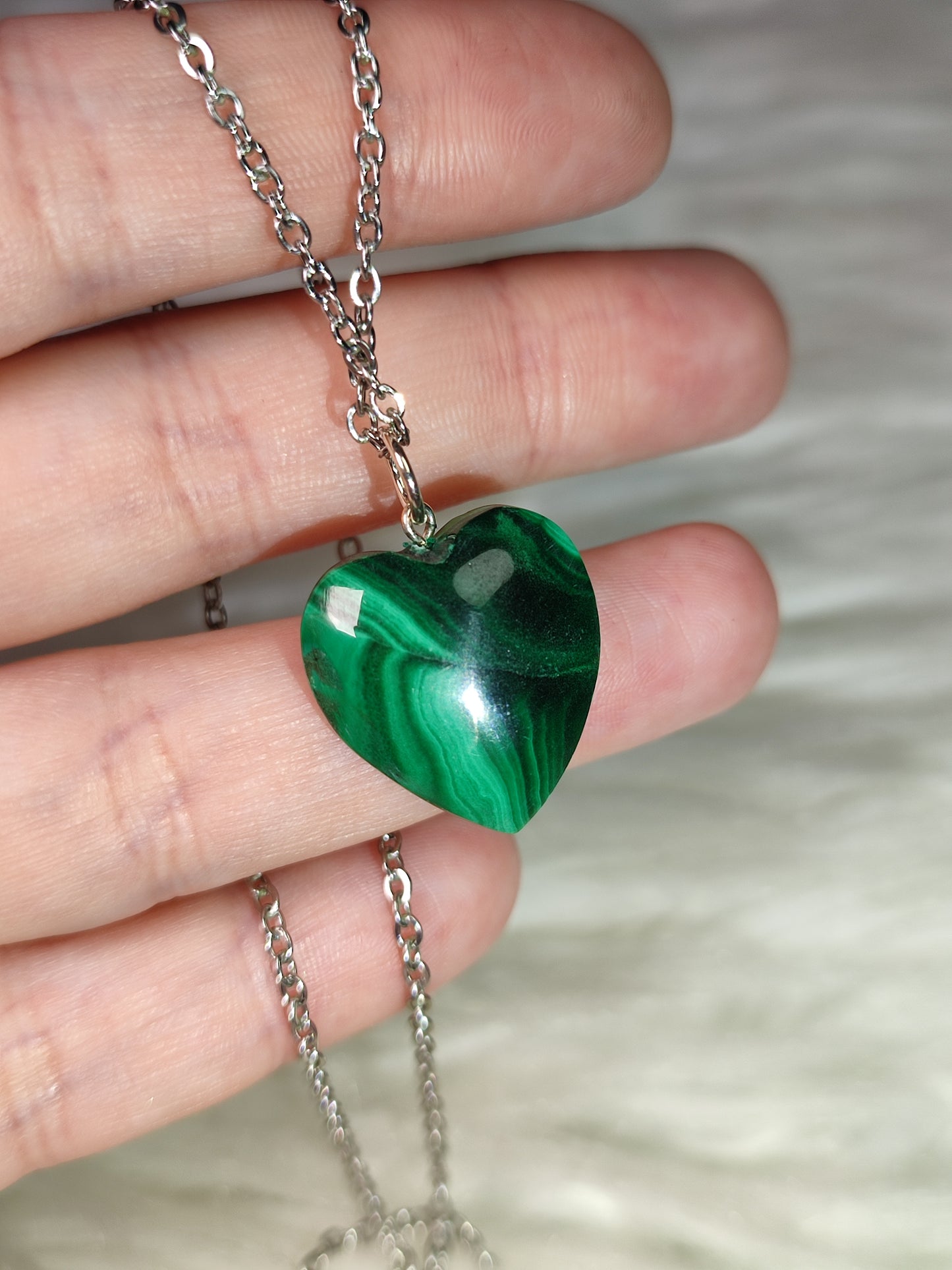 Colgante corazon en acero con malaquita n°82