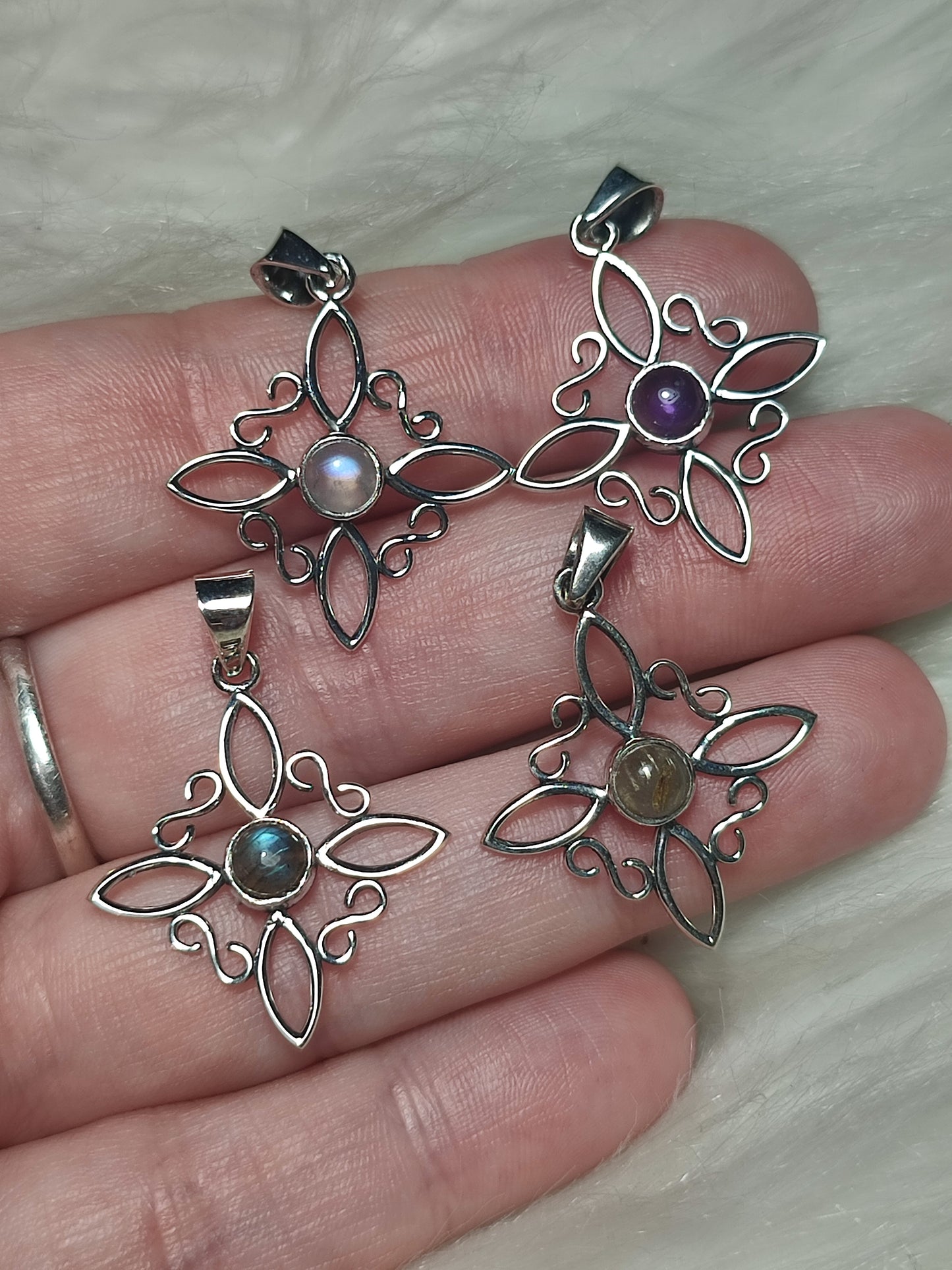 Colgante plata 925 Modelo Nudo de Bruja