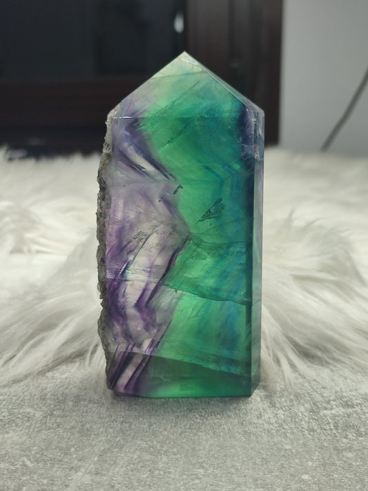 Punta fluorita semi pulida alta calidad 371 gramos