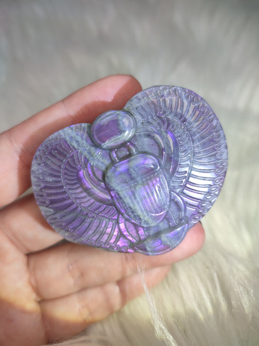 Escarabajo egipcio en labradorita purpura 174