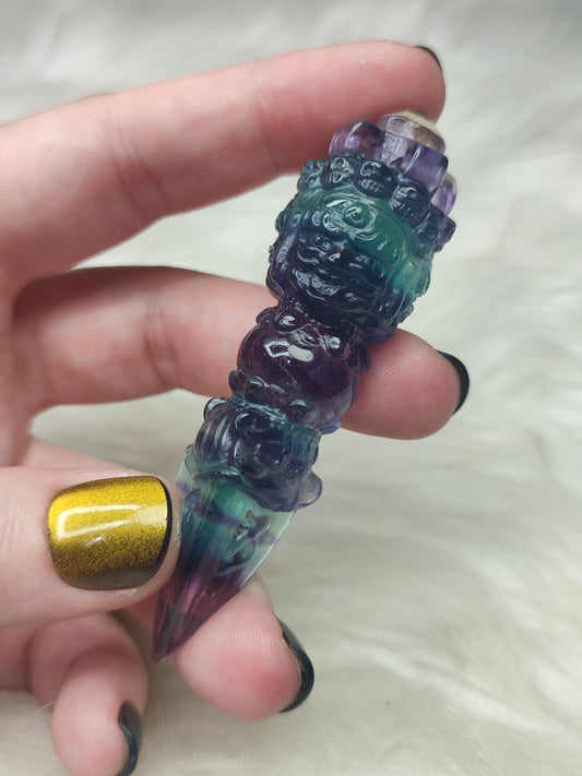 Phurba o daga tallada a mano en fluorita multicolor alta calidad