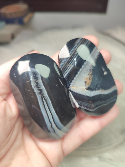 Rodado jabon ágata negra con cristalización - VIDEO