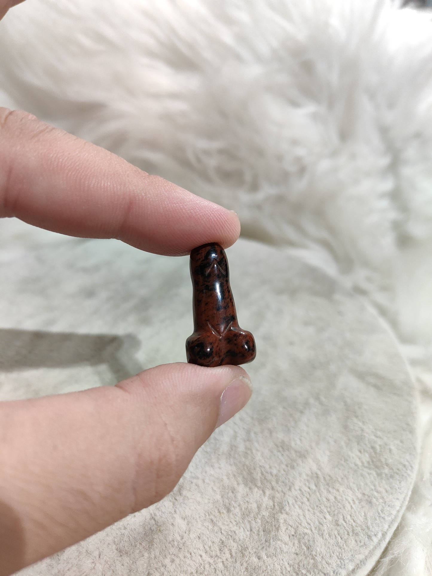 Pene alias pinga tallada en diferentes minerales