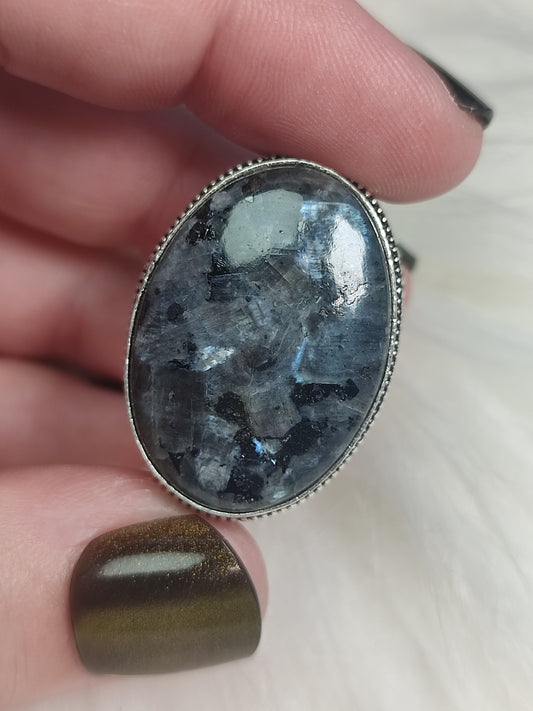 Anillo baño de plata con larvikita