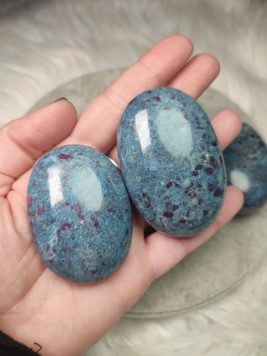 Rodado cianita rubi - VIDEO