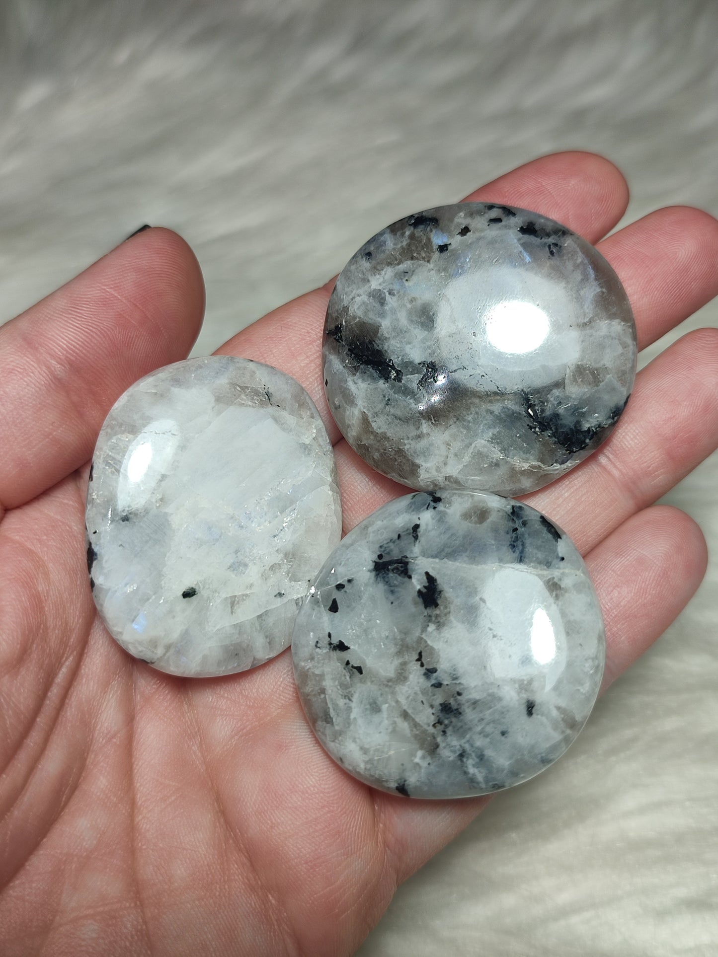 Rodado plano piedra luna con biotita