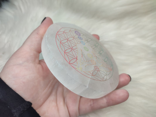 Placa selenita con flor de la Vida y chakras