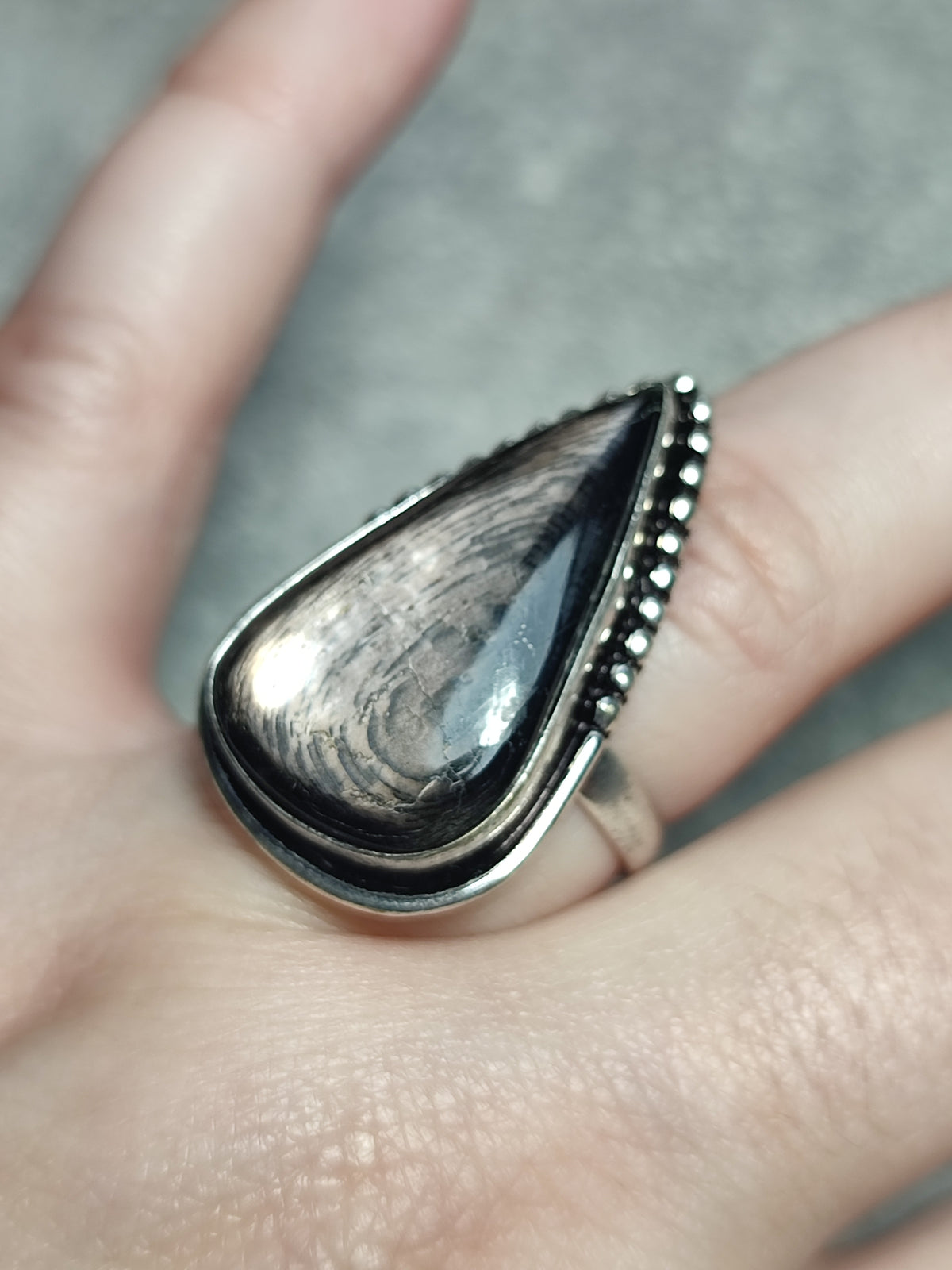 Anillo baño de plata con hiperstena n°11