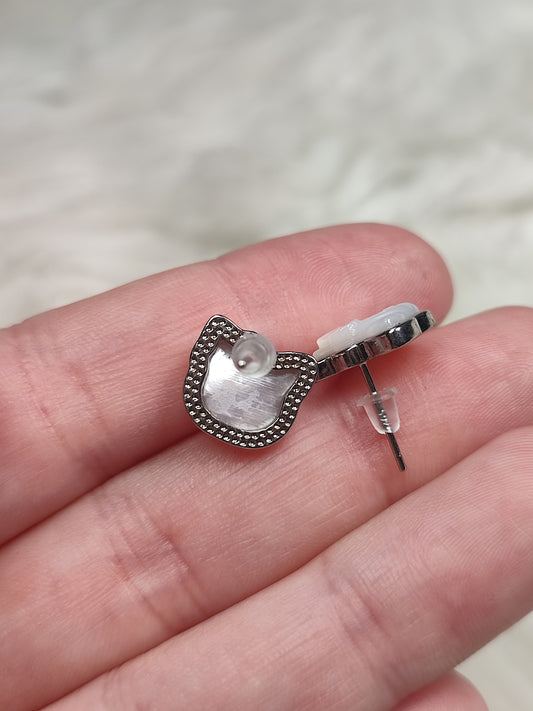 Pendientes bisutería con nácar - modelo gatito Kitty