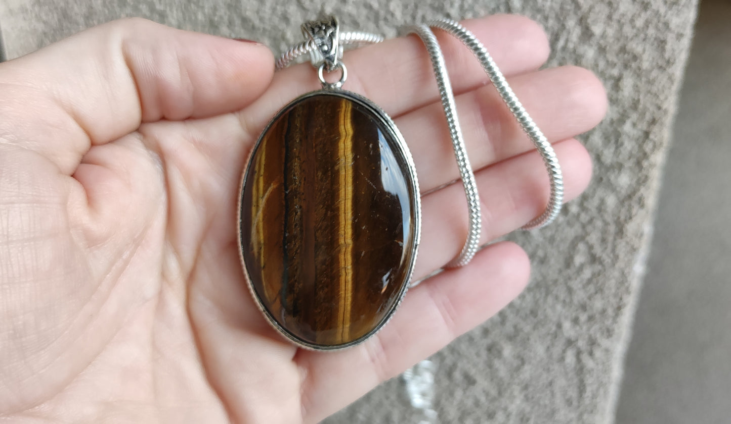 Espectacular collar baño de plata con ojo de tigre