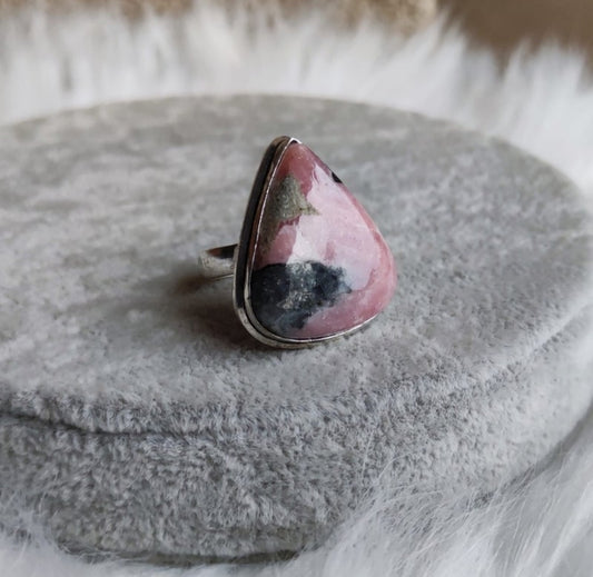 Anillo baño de plata con rodocrosita