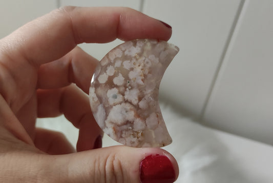 Luna tallada en agata sakura