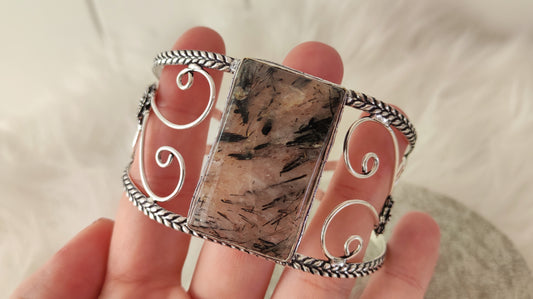 Brazalete ajustable baño de plata con cuarzo turmalina negra