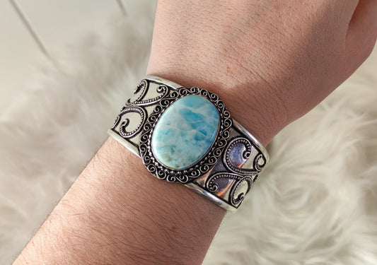 Brazalete ajustable baño de plata con larimar